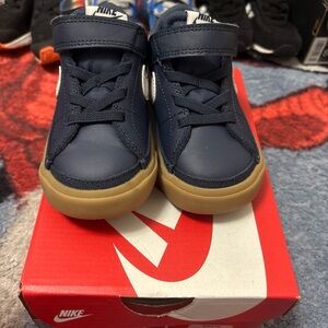 Nike Kids Dark Blue Sneakers with Tan Soles
